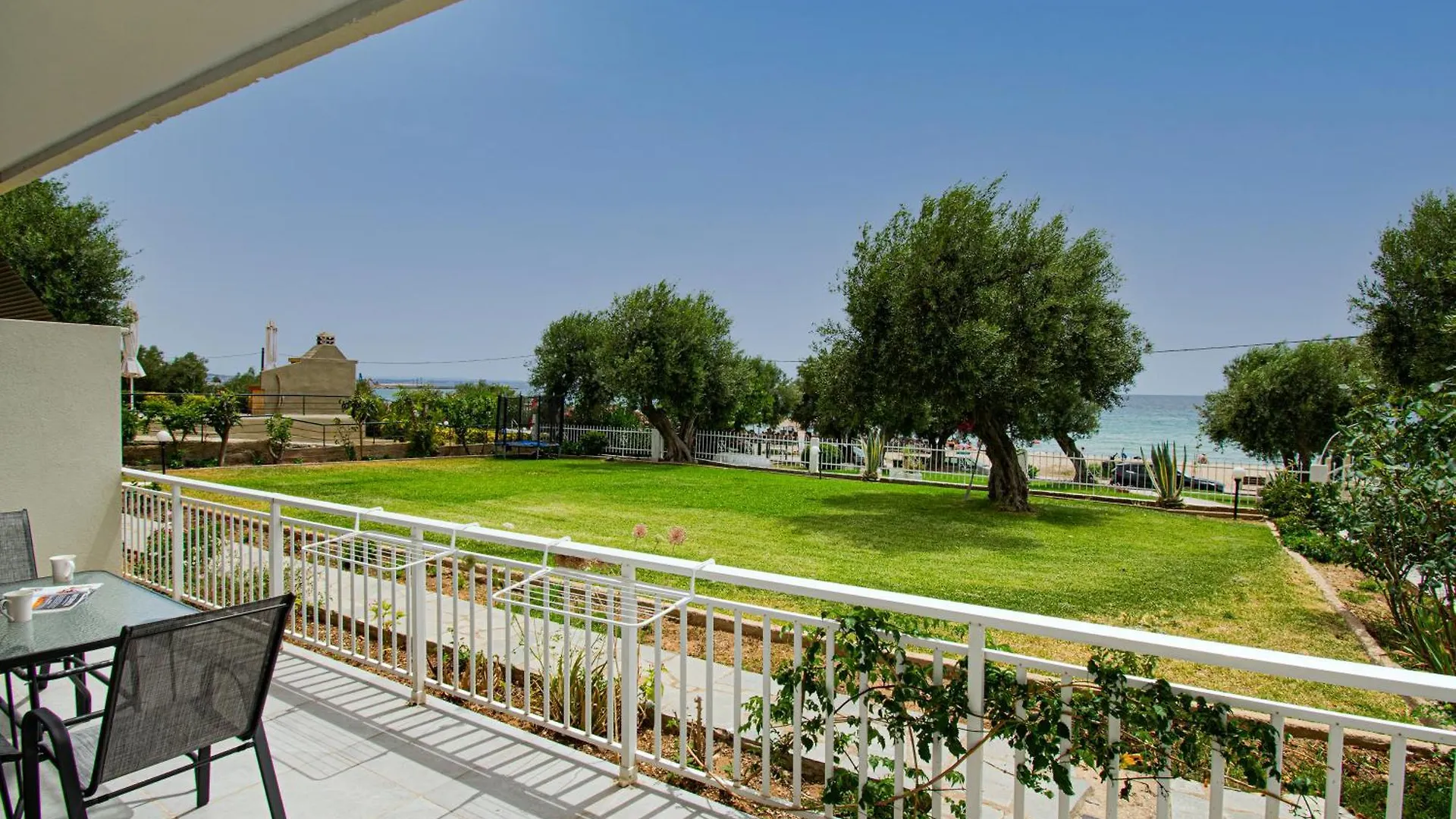 Eleni Seafront Apartment By Rentalspro Services-Nea Moudania Halkidiki Greece