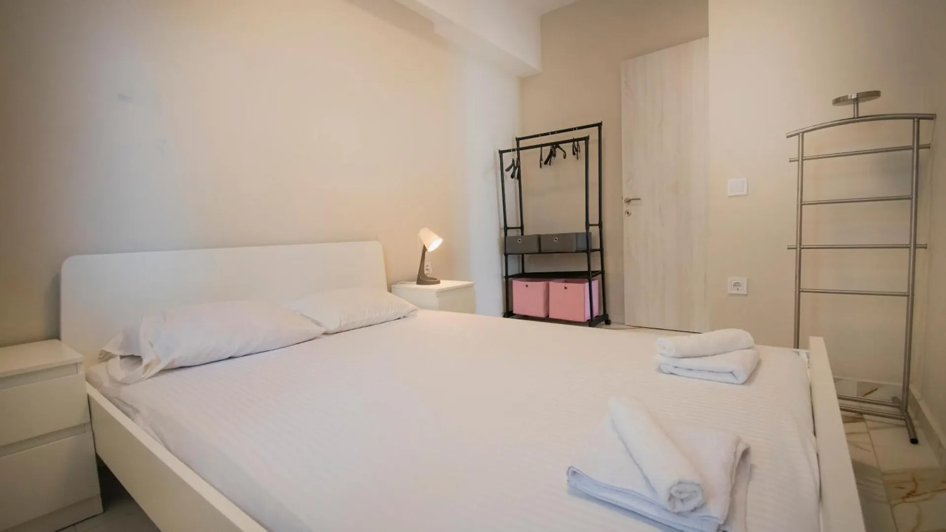 Eleni Seafront Apartment By Rentalspro Services-Nea Moudania Halkidiki