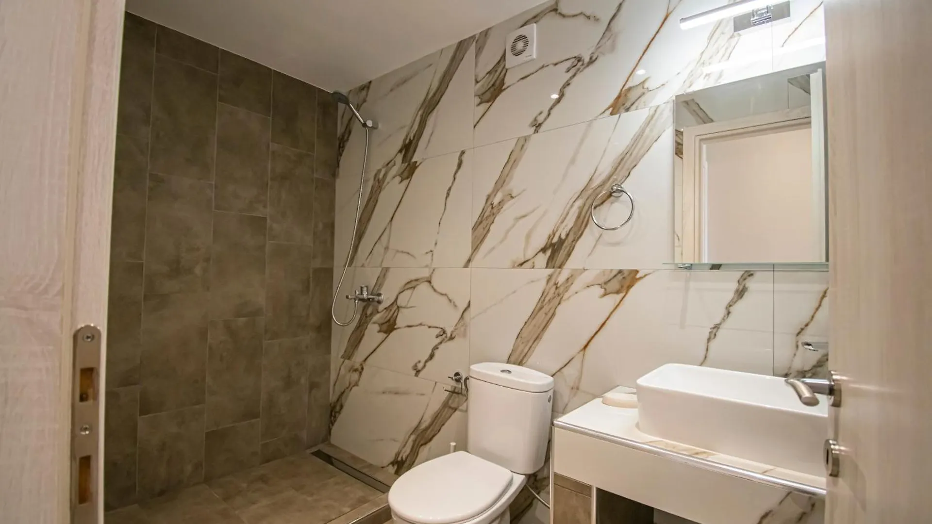 Eleni Seafront Apartment By Rentalspro Services-Nea Moudania Halkidiki