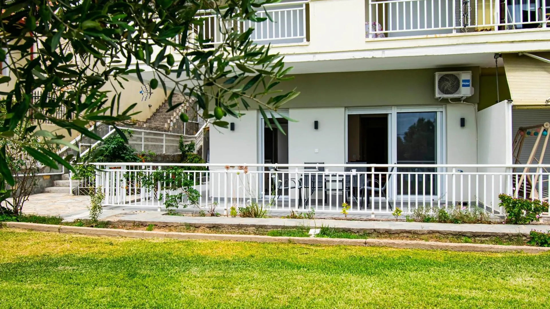 Eleni Seafront Apartment By Rentalspro Services-Nea Moudania Halkidiki Greece