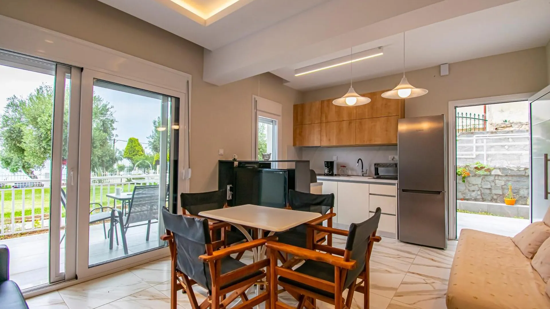 Eleni Seafront Apartment By Rentalspro Services-Nea Moudania Halkidiki 0*,