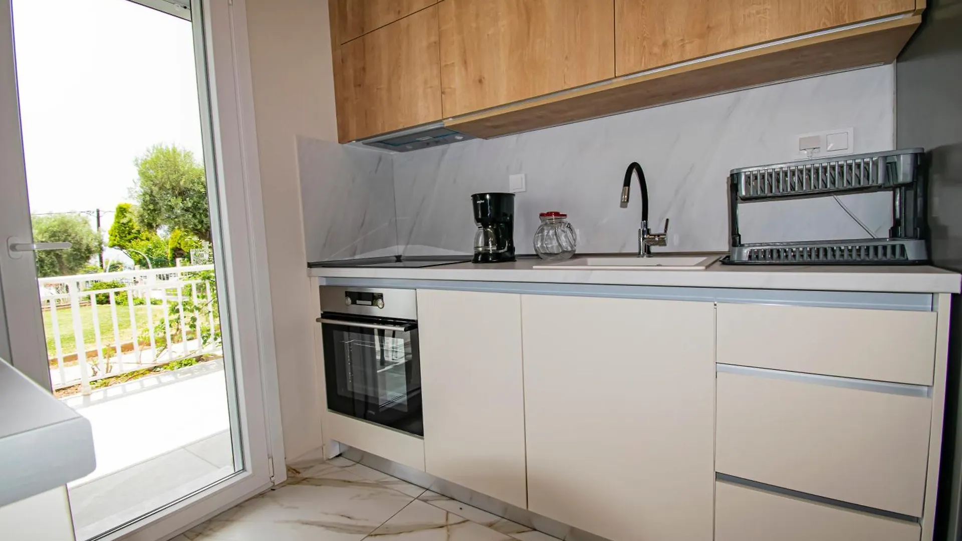 Eleni Seafront Apartment By Rentalspro Services-Nea Moudania Halkidiki Greece