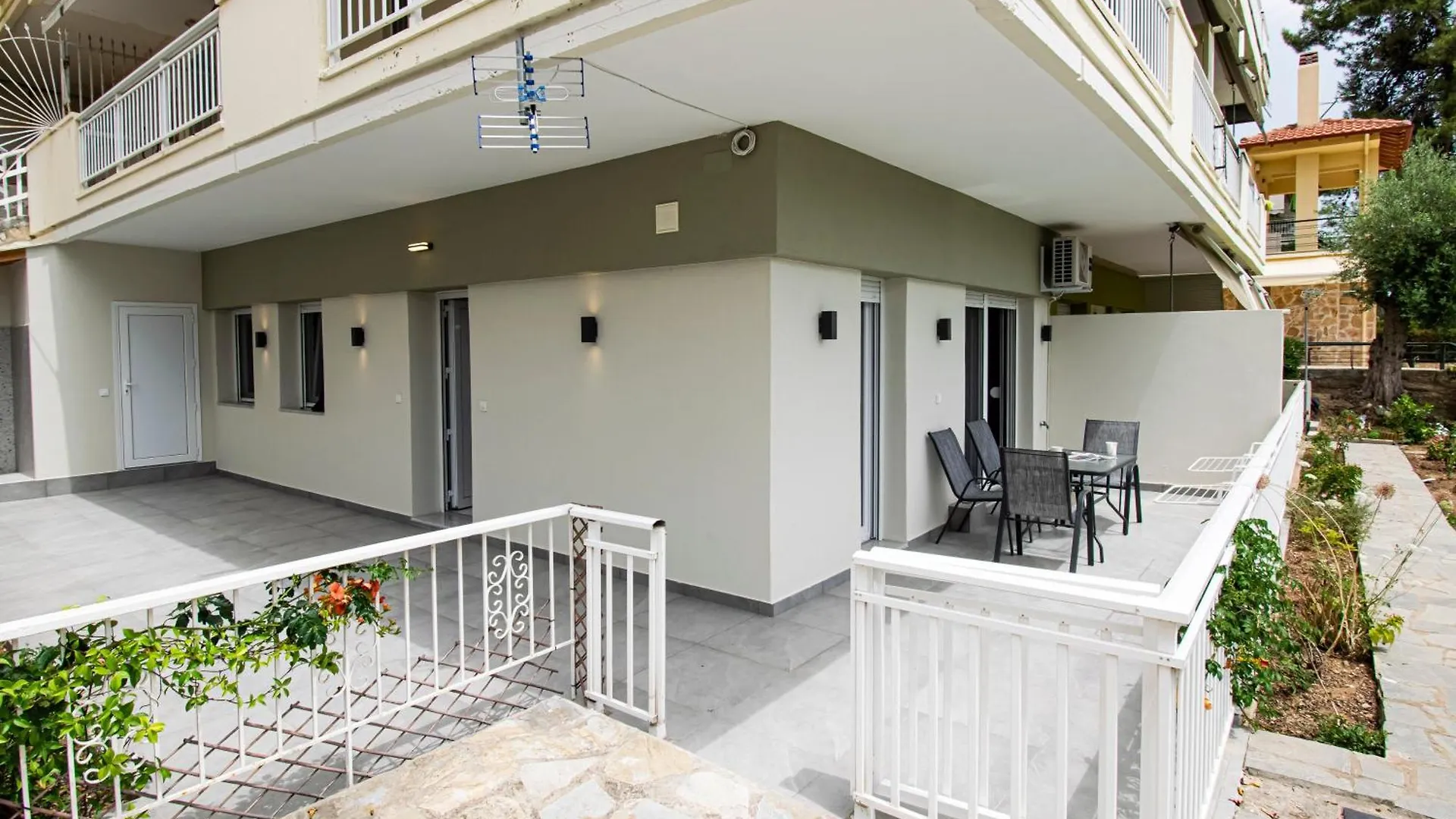 Eleni Seafront Apartment By Rentalspro Services-Nea Moudania Halkidiki
