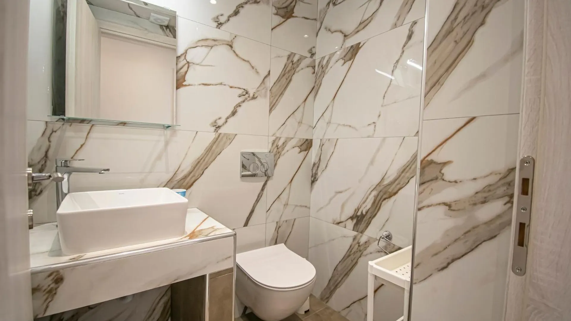 Eleni Seafront Apartment By Rentalspro Services-Nea Moudania Halkidiki Greece