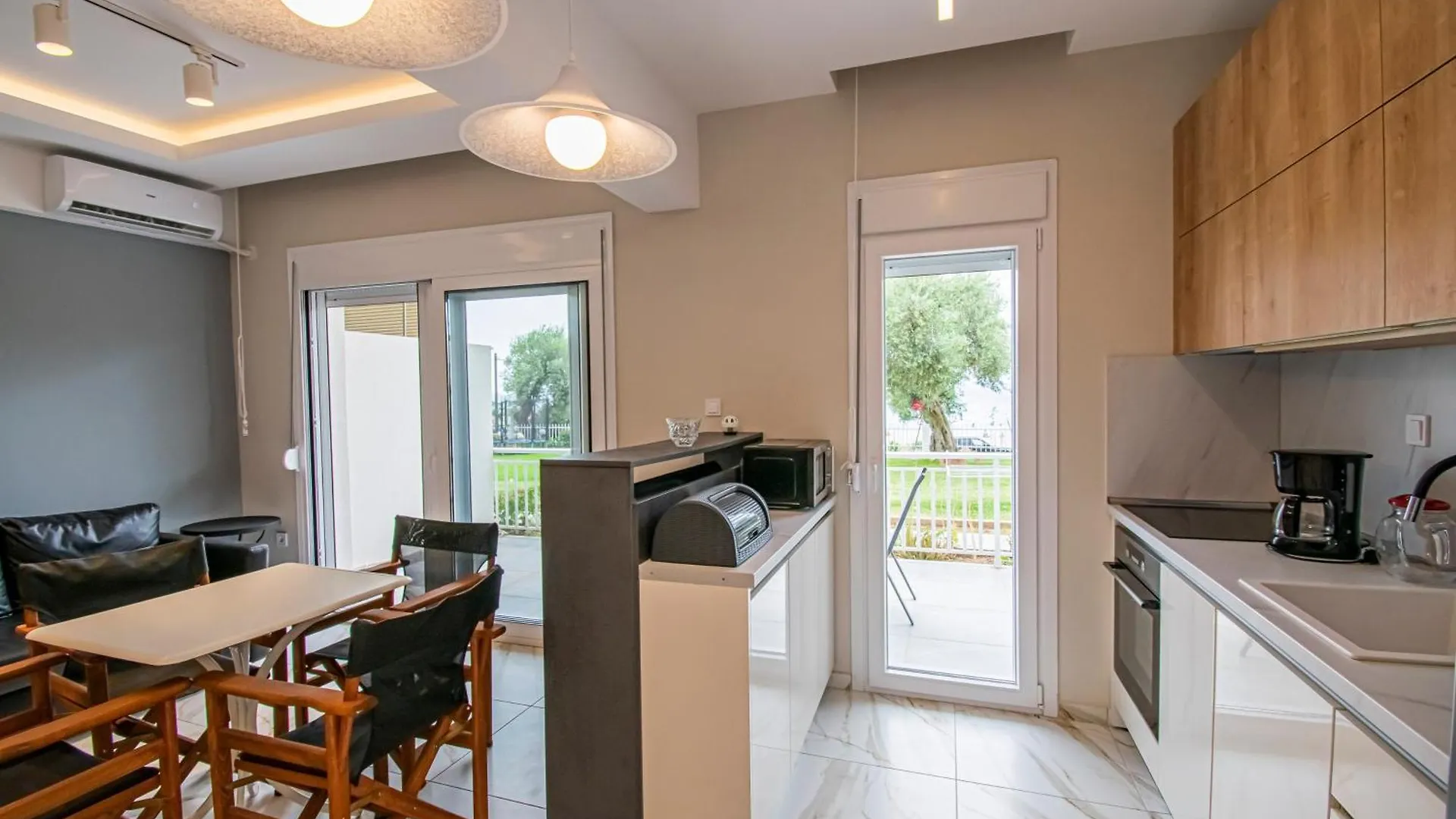 Eleni Seafront Apartment By Rentalspro Services-Nea Moudania Halkidiki