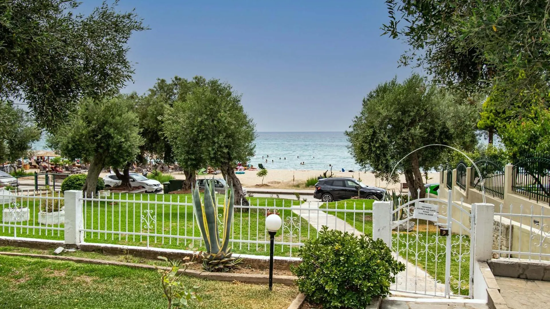 Eleni Seafront Apartment By Rentalspro Services-Nea Moudania Halkidiki contacts