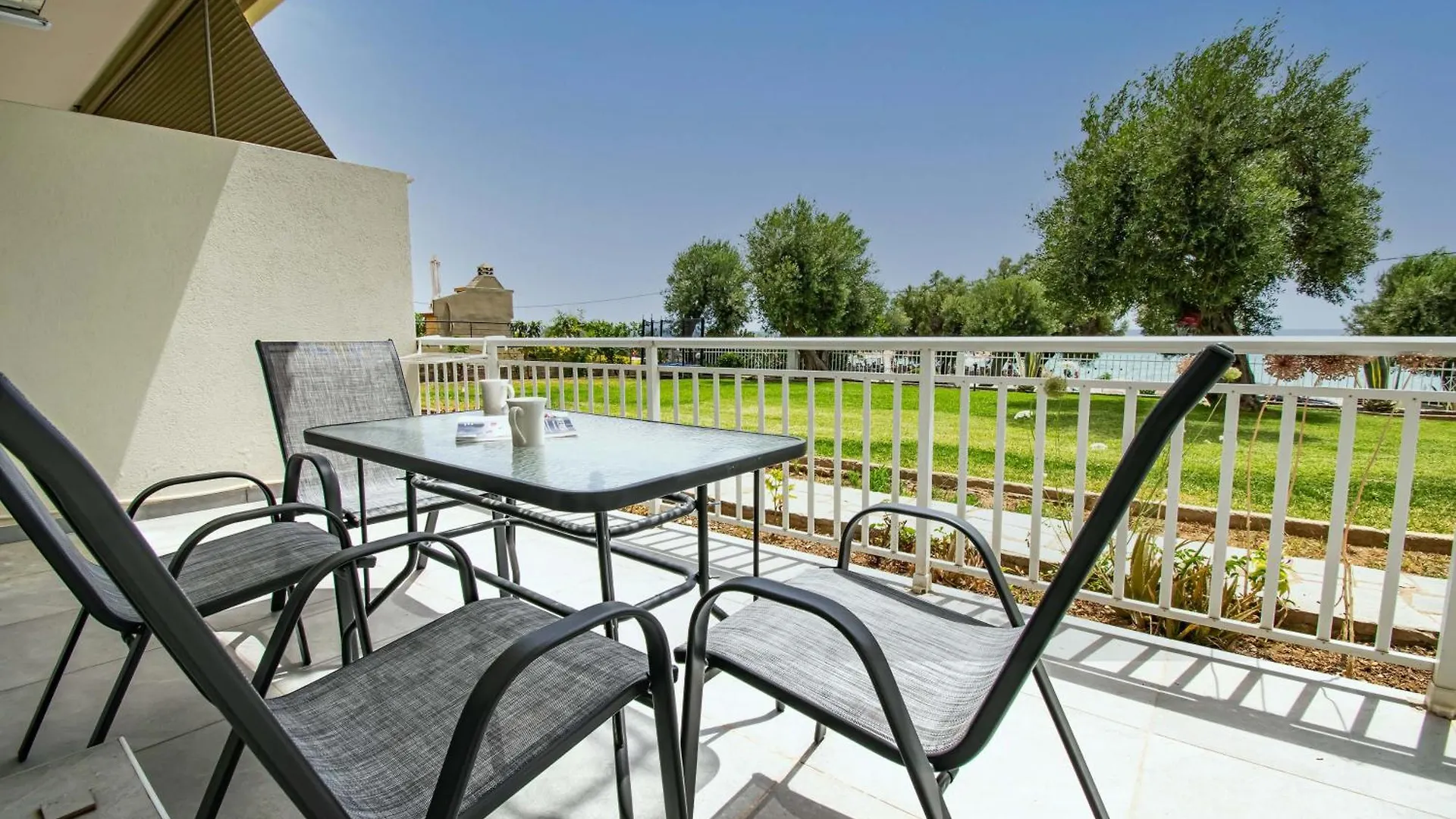 Eleni Seafront Apartment By Rentalspro Services-Nea Moudania Halkidiki